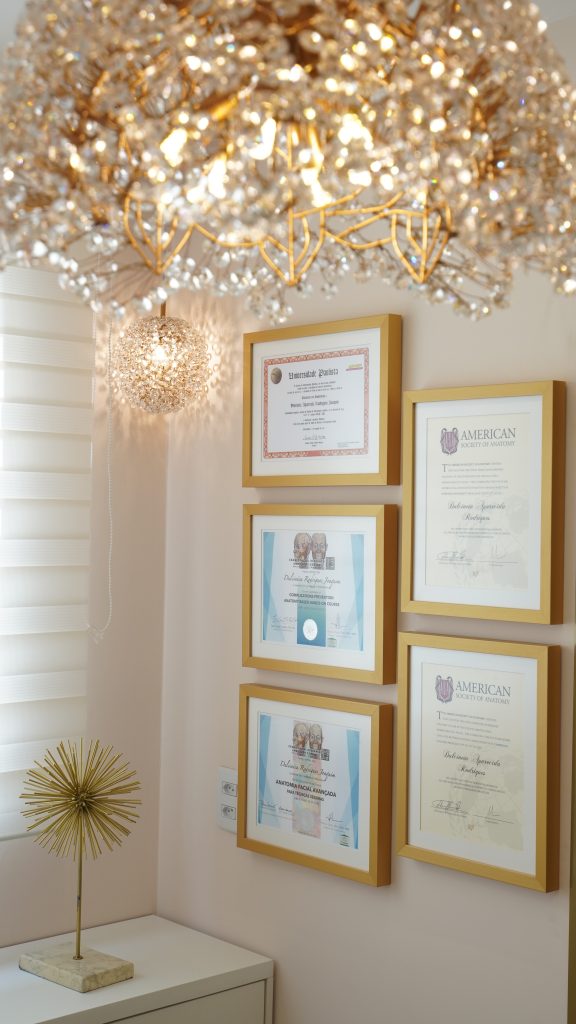 Atendimento especializado em estética facial com abordagem personalizada.