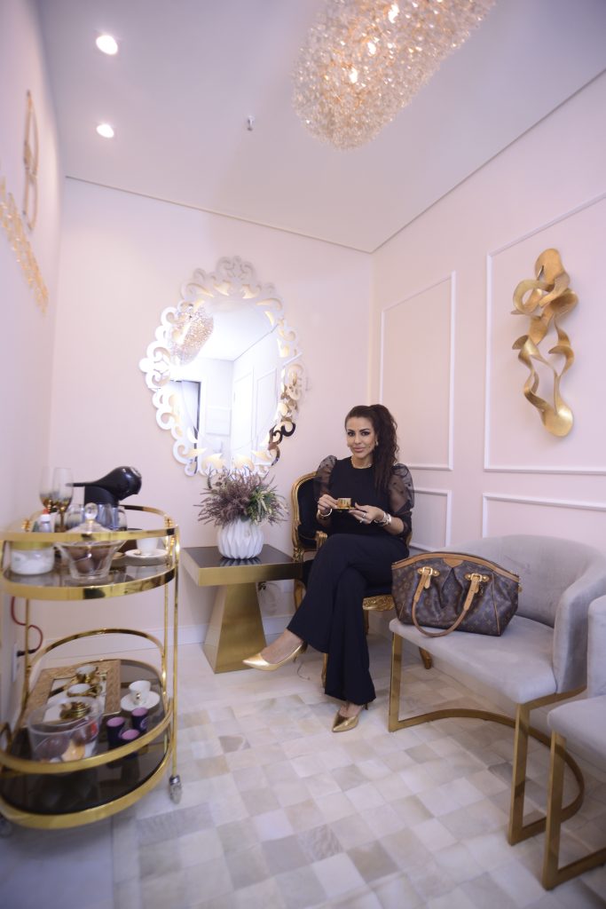 Biomédica especialista em estética avançada e rejuvenescimento facial.